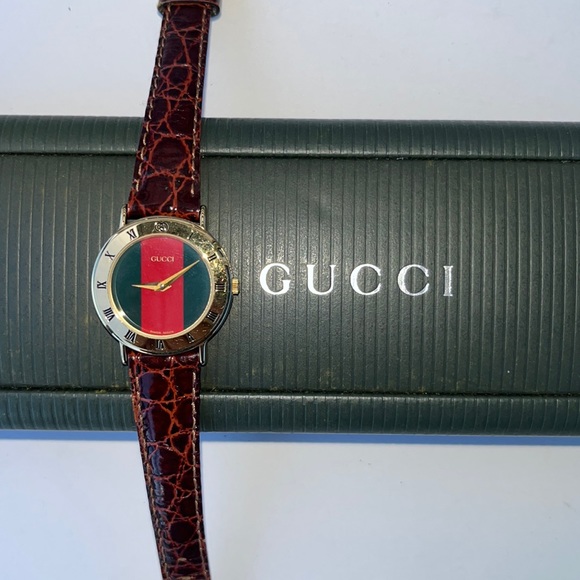 Authentic Gucci Vintage 1990βs Green/Red Web Brown Leather DialWatch/new-battery - Picture 2 of 16